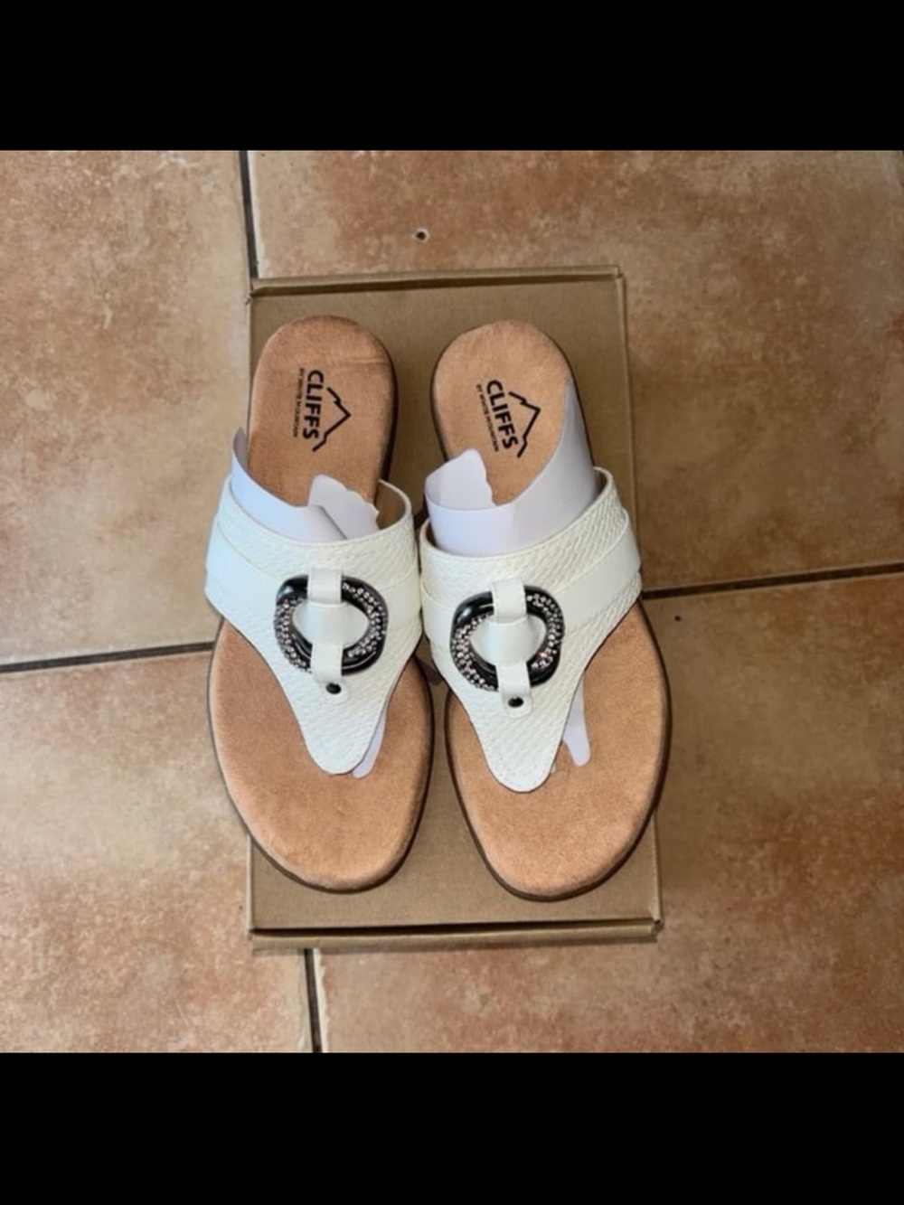 Cliffs by WHITE MOUNTAIN White Leather Ring-Accent Thong Sandals